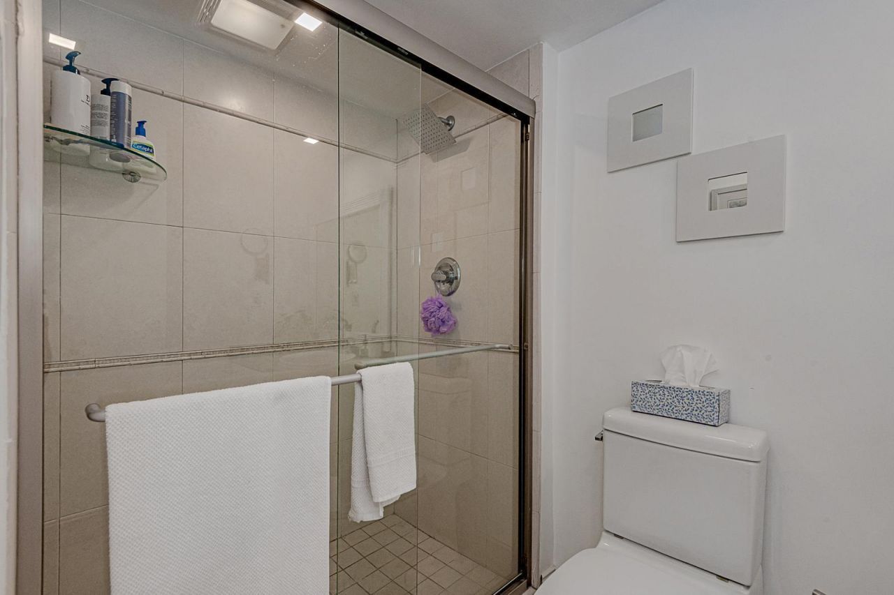 3475 N Country Club Drive, Unit 807, Aventura, FL 33180 Photo