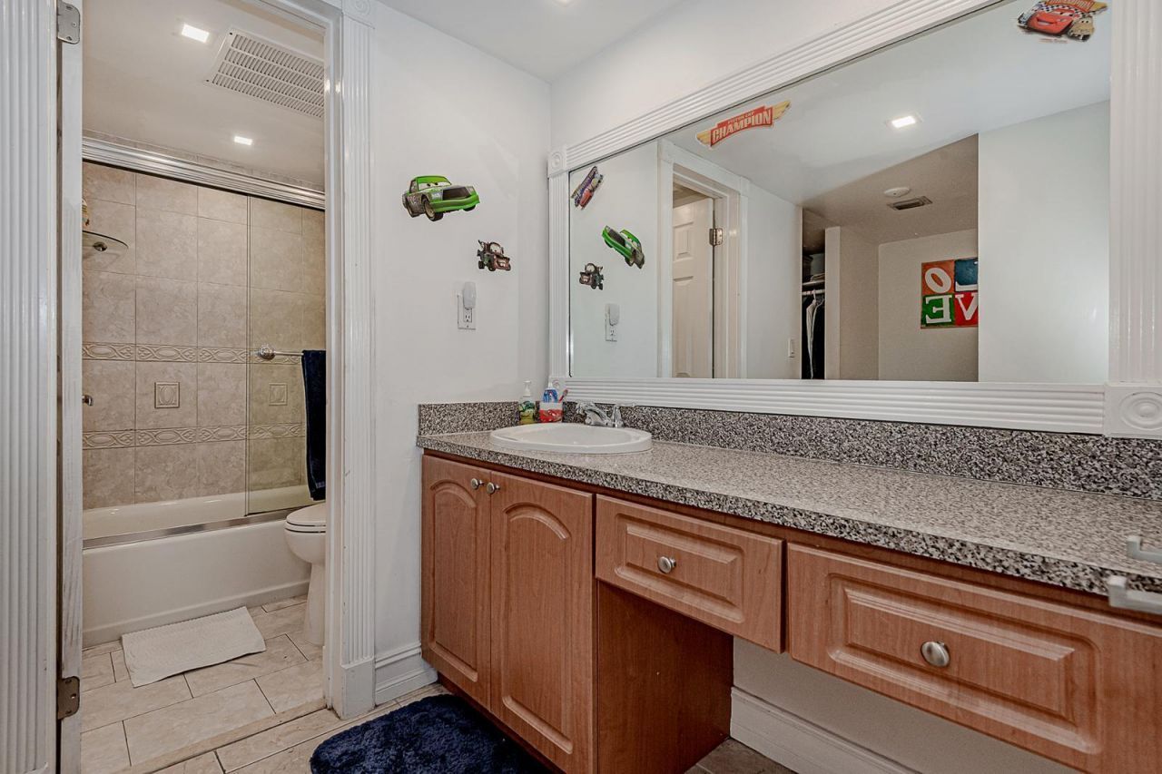 3475 N Country Club Drive, Unit 807, Aventura, FL 33180 Photo