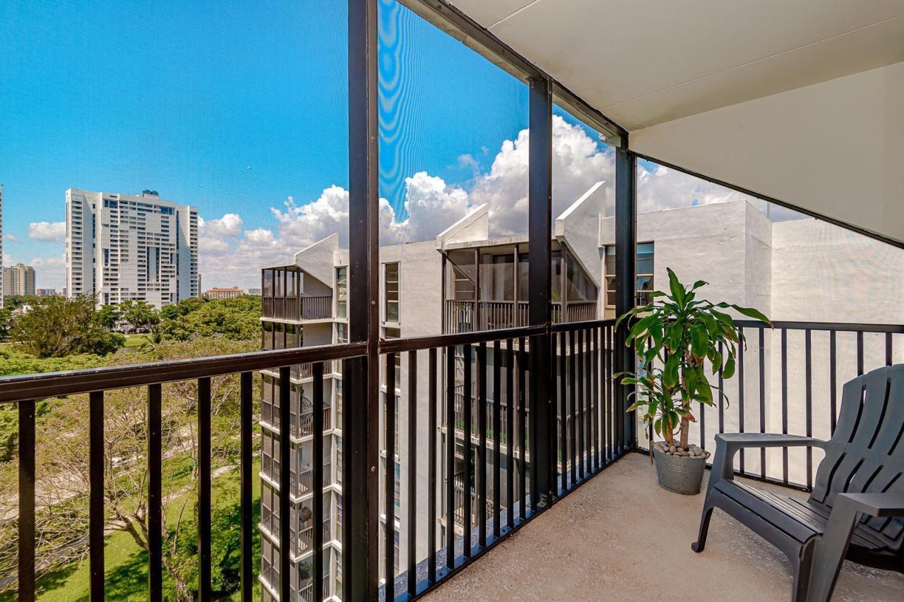 3475 N Country Club Drive, Unit 807, Aventura, FL 33180 Photo