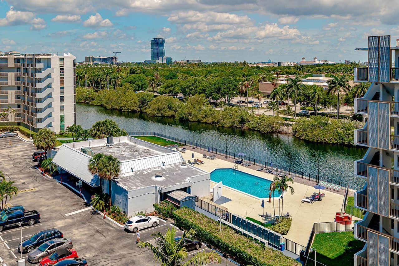 3475 N Country Club Drive, Unit 807, Aventura, FL 33180 Photo