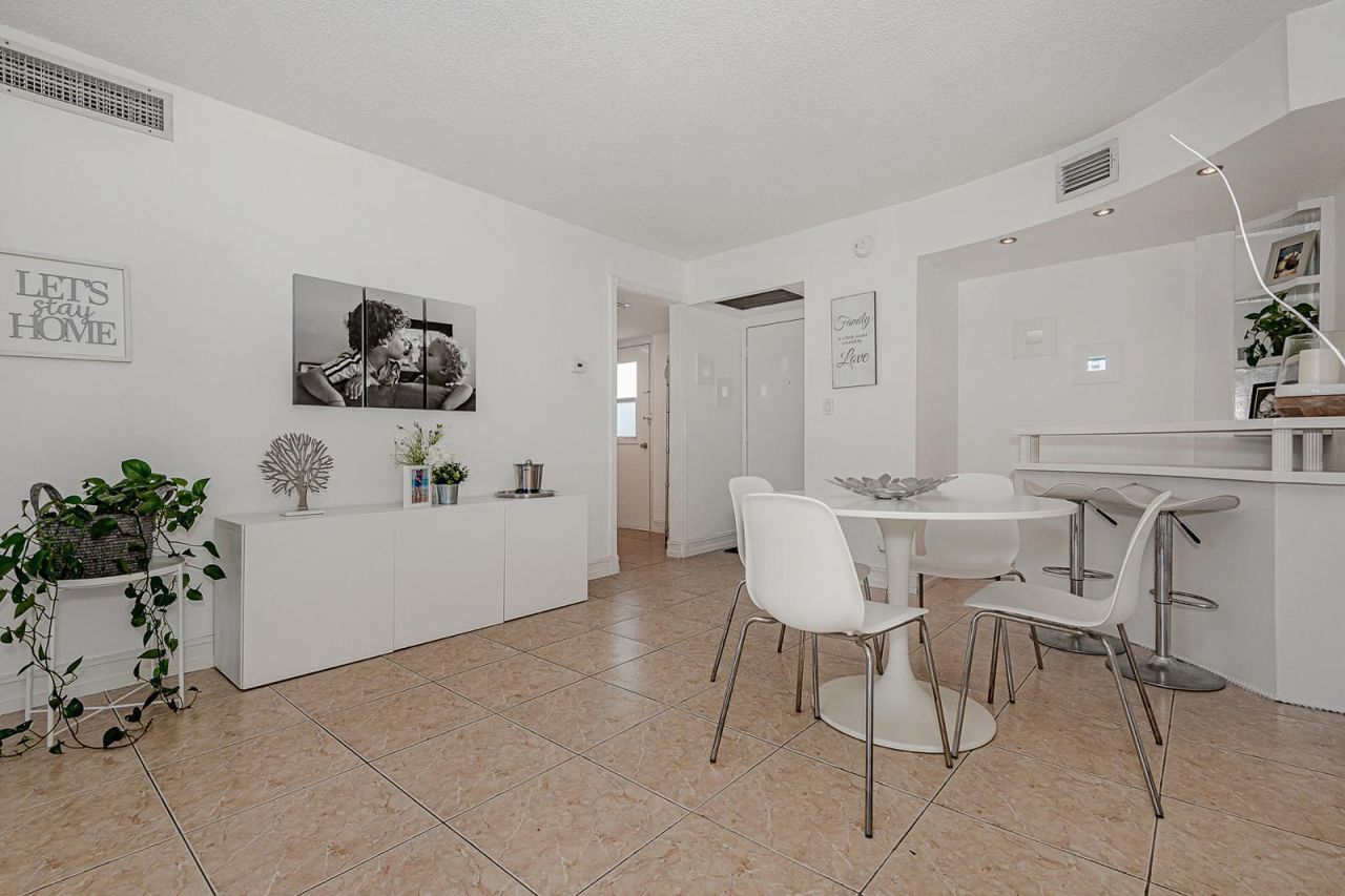 3475 N Country Club Drive, Unit 807, Aventura, FL 33180 Photo