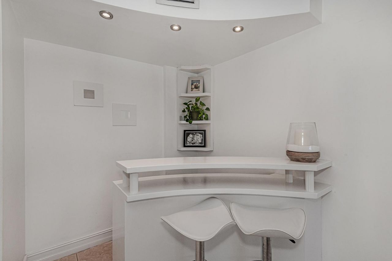 3475 N Country Club Drive, Unit 807, Aventura, FL 33180 Photo