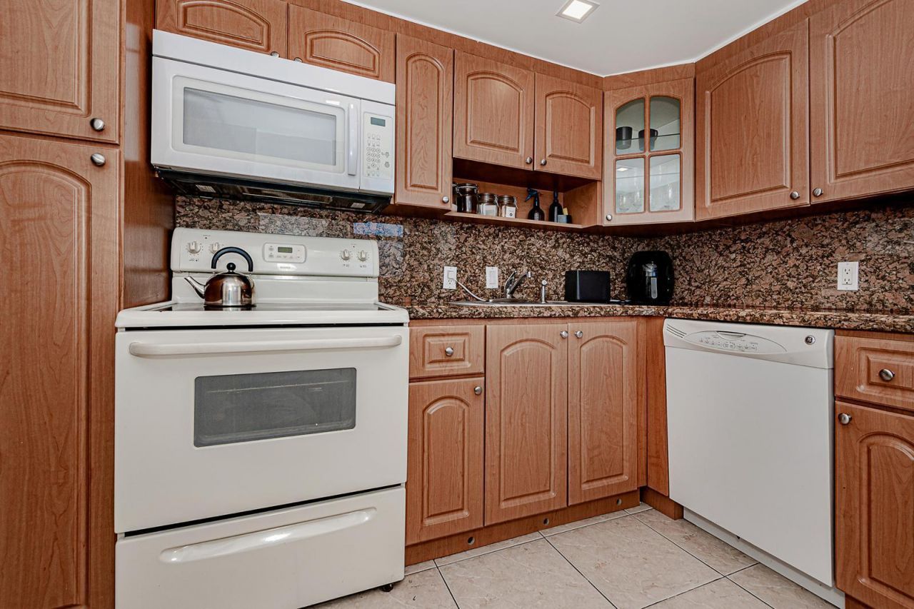3475 N Country Club Drive, Unit 807, Aventura, FL 33180 Photo
