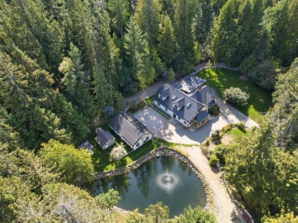 8401 Lawrence Rd , Central Saanich, BC V8M 1S5