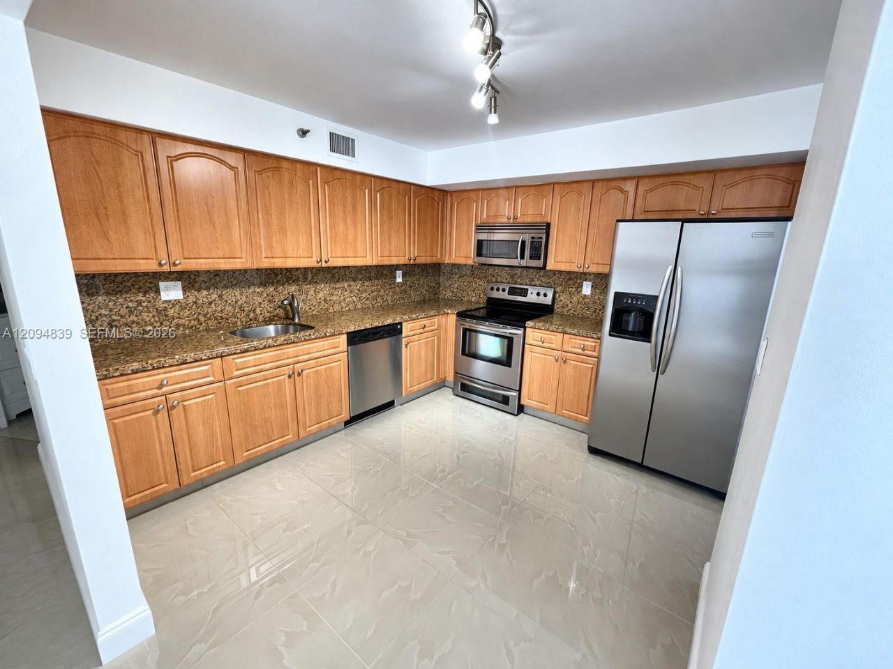 3500 Mystic Pointe Dr , Unit 3002, Aventura, FL 33180 Photo