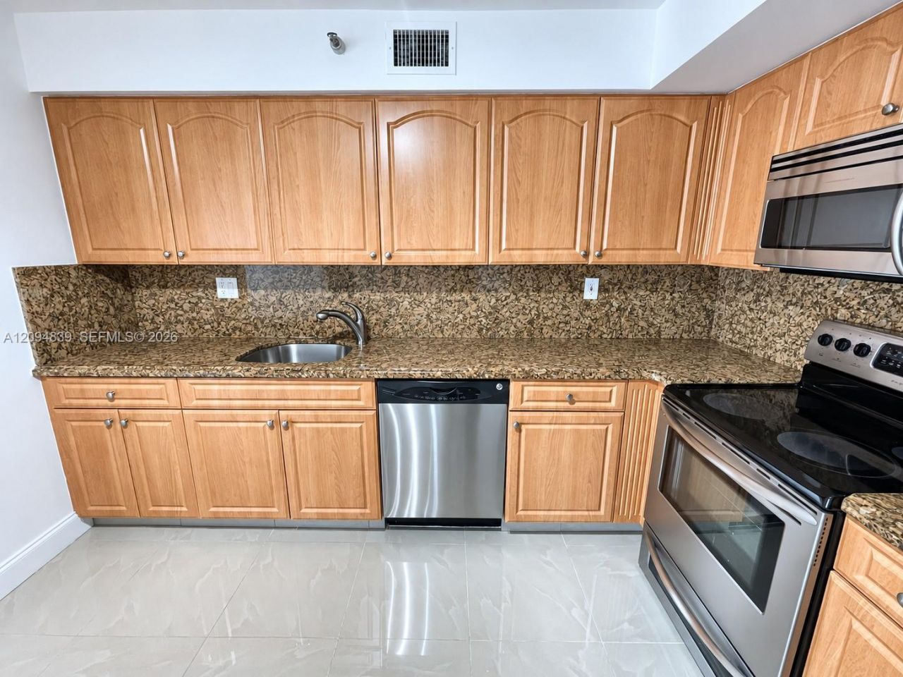 3500 Mystic Pointe Dr , Unit 3002, Aventura, FL 33180 Photo