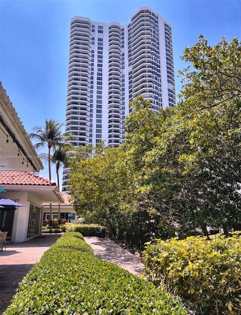 3500 Mystic Pointe Dr , Unit 3002, Aventura, FL 33180 Photo