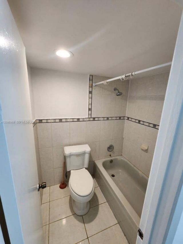 8889 N Fontainebleau Blvd , Unit 211, Miami, FL 33172 Photo