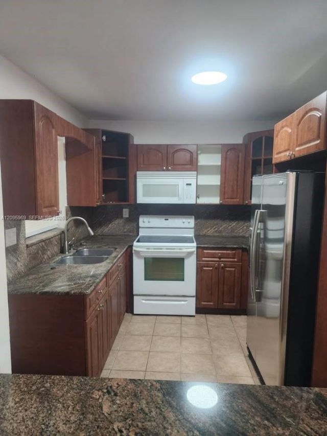 8889 N Fontainebleau Blvd , Unit 211, Miami, FL 33172 Photo