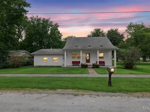 105 S Railway Street , New Baden, IL 62265