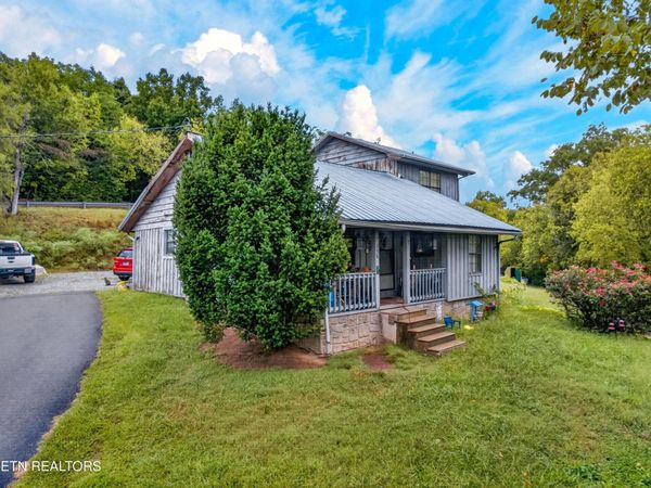 558 Black Walnut St, Newport, TN 37821