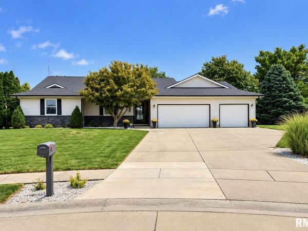 148 PARKWAY Drive, Chatham, IL 62629