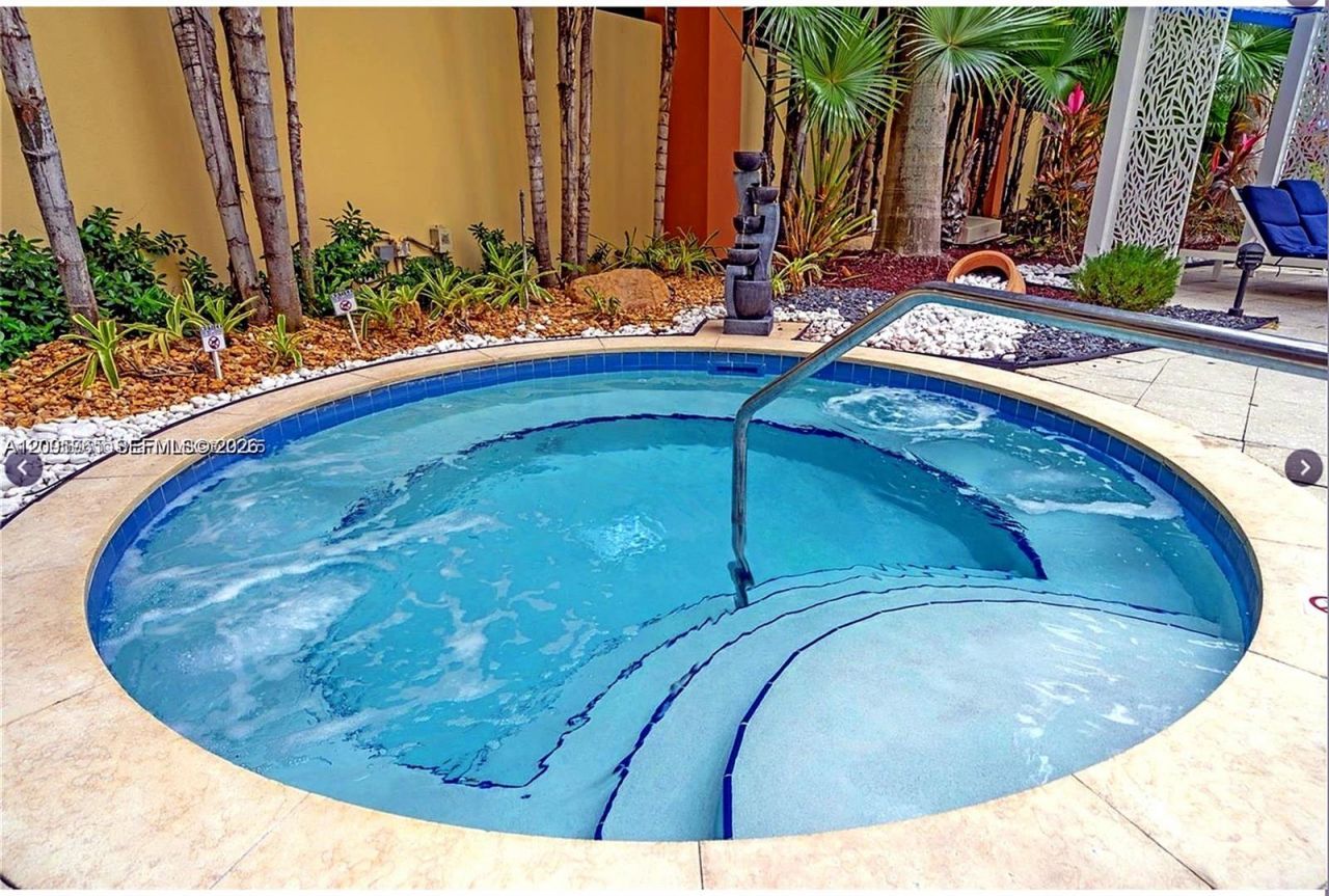 2775 NE 187th St, Unit 225, Aventura, FL 33180 Photo