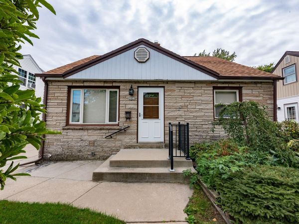 2923 E Cudhy Ave, Saint Francis, WI 53235