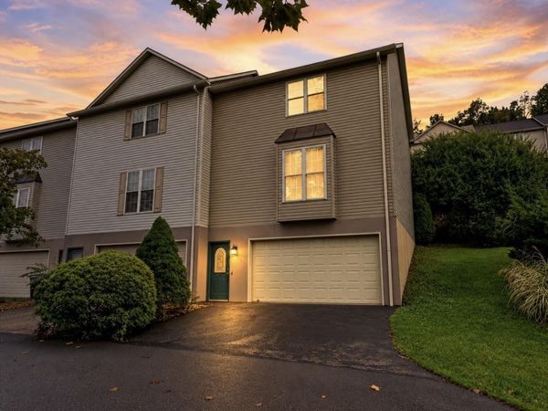 10 CLEAR SPRING Drive, Morgantown, WV 26508