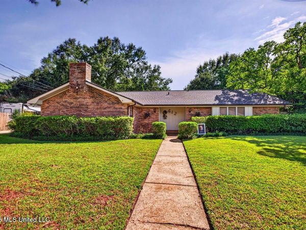 612 Sunset Drive, Bay Saint Louis, MS 39520