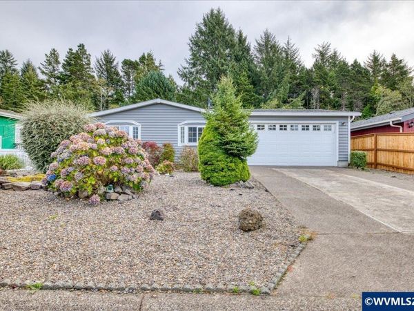 385 SE Anchor Av, Depoe Bay, OR 97341