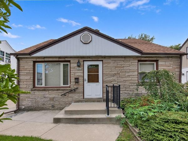 2923 E Cudhy AVENUE, Saint Francis, WI 53235