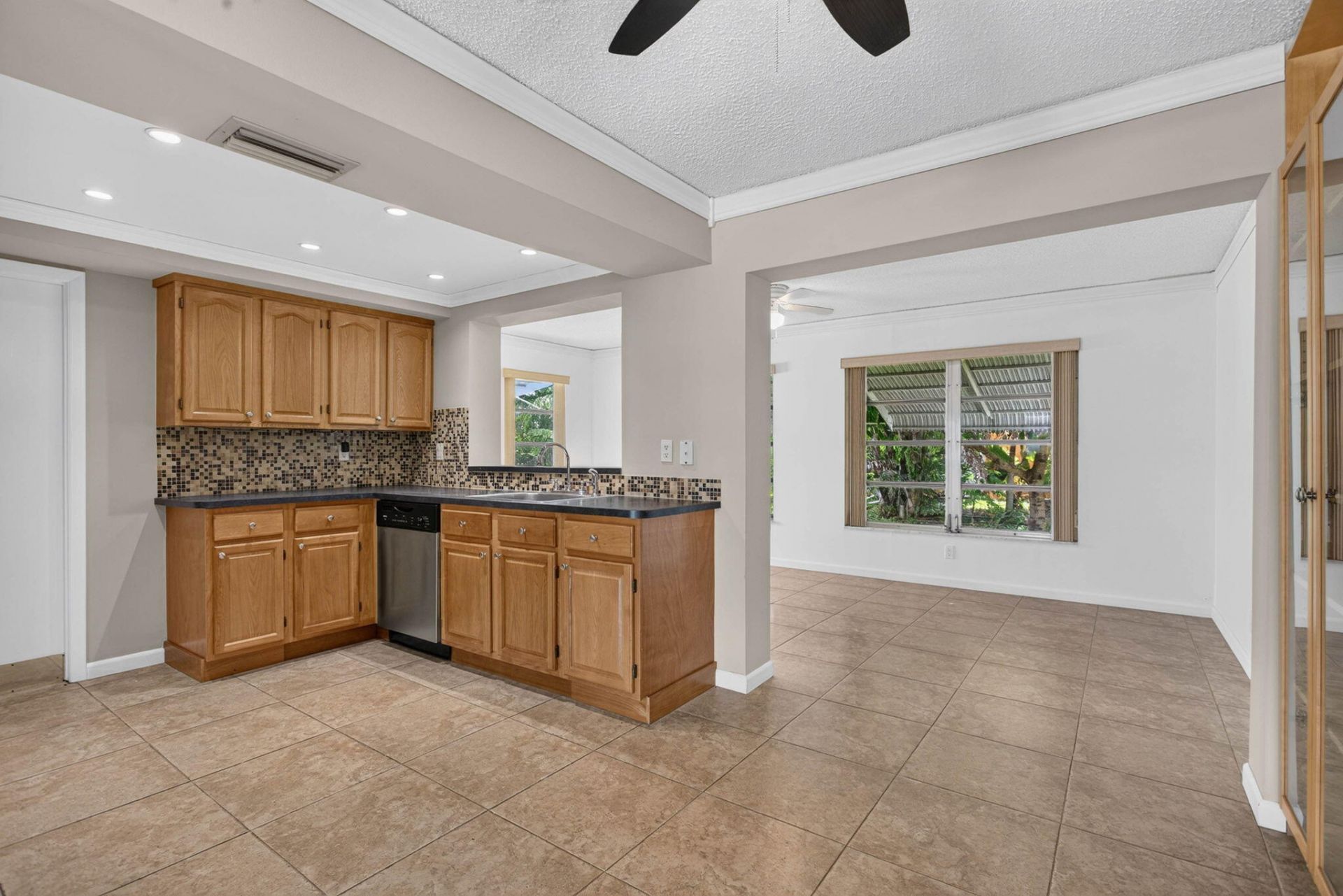 1010 NW 72nd Terrace, Margate, FL 33063 Photo
