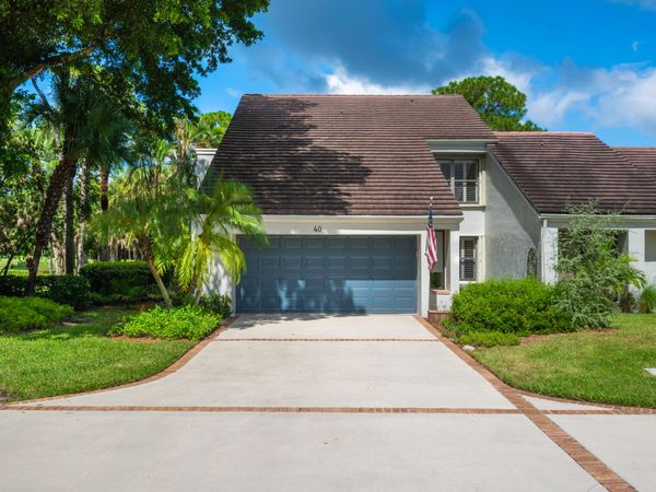 40 Edinburgh Drive, Palm Beach Gardens, FL 33418
