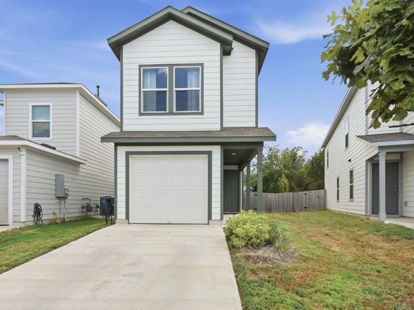52 Trinity CIR, Lockhart, TX 78644