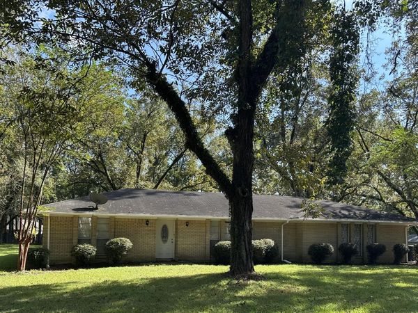 705 E Jessamine St., Ellisville, MS 39437