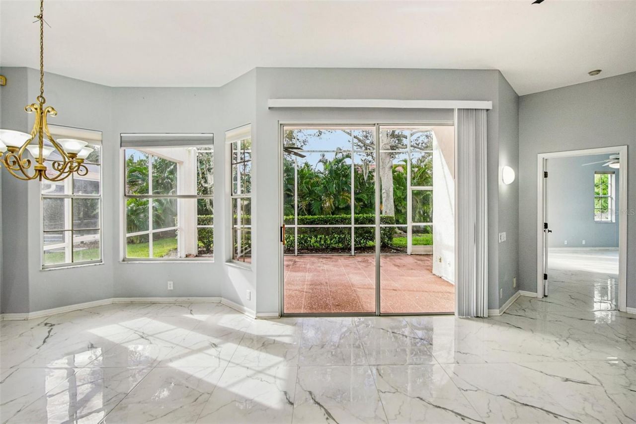 5814 Fairwoods Circle , Sarasota, FL 34243 Photo