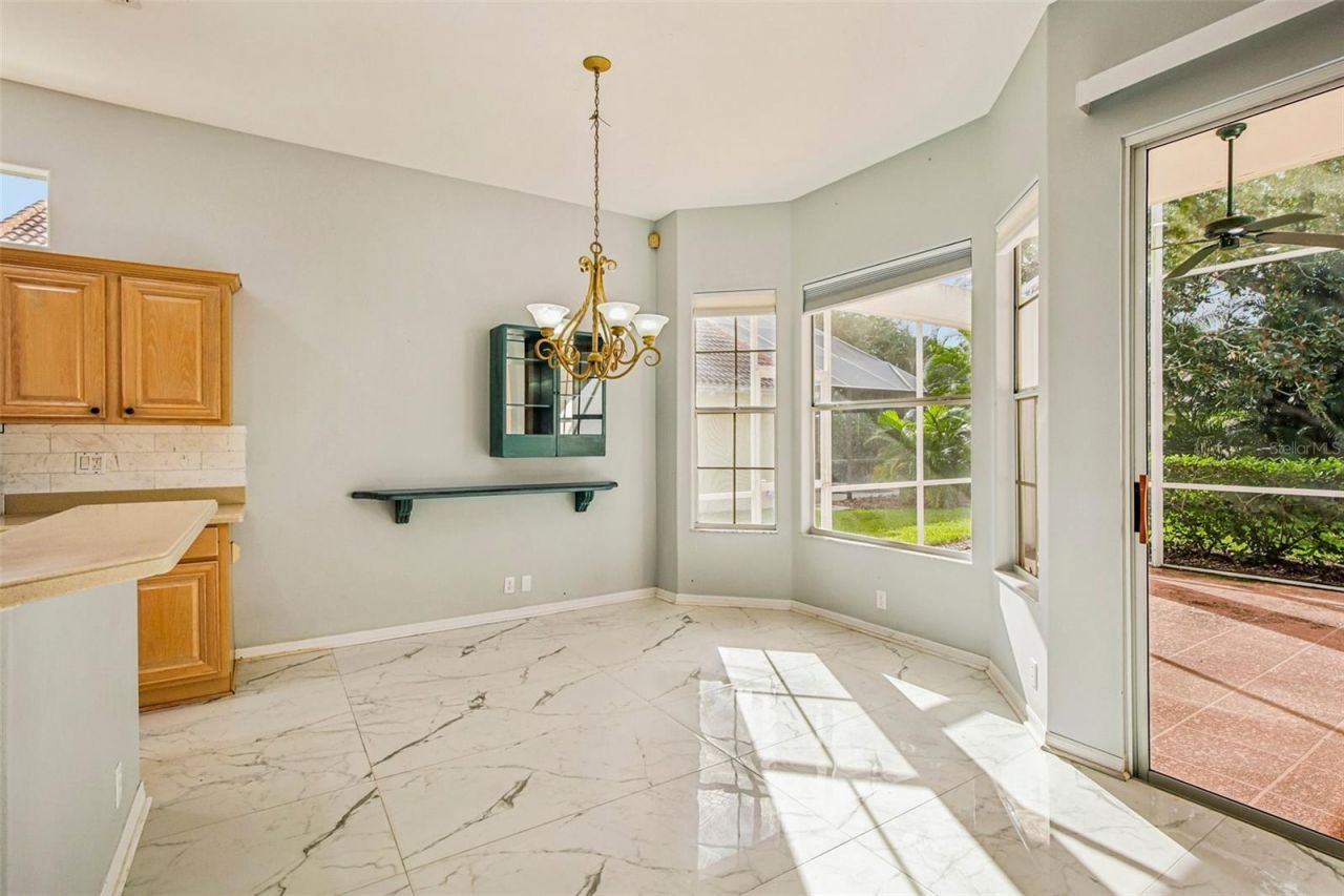 5814 Fairwoods Circle , Sarasota, FL 34243 Photo