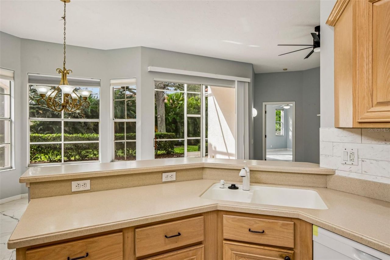 5814 Fairwoods Circle , Sarasota, FL 34243 Photo