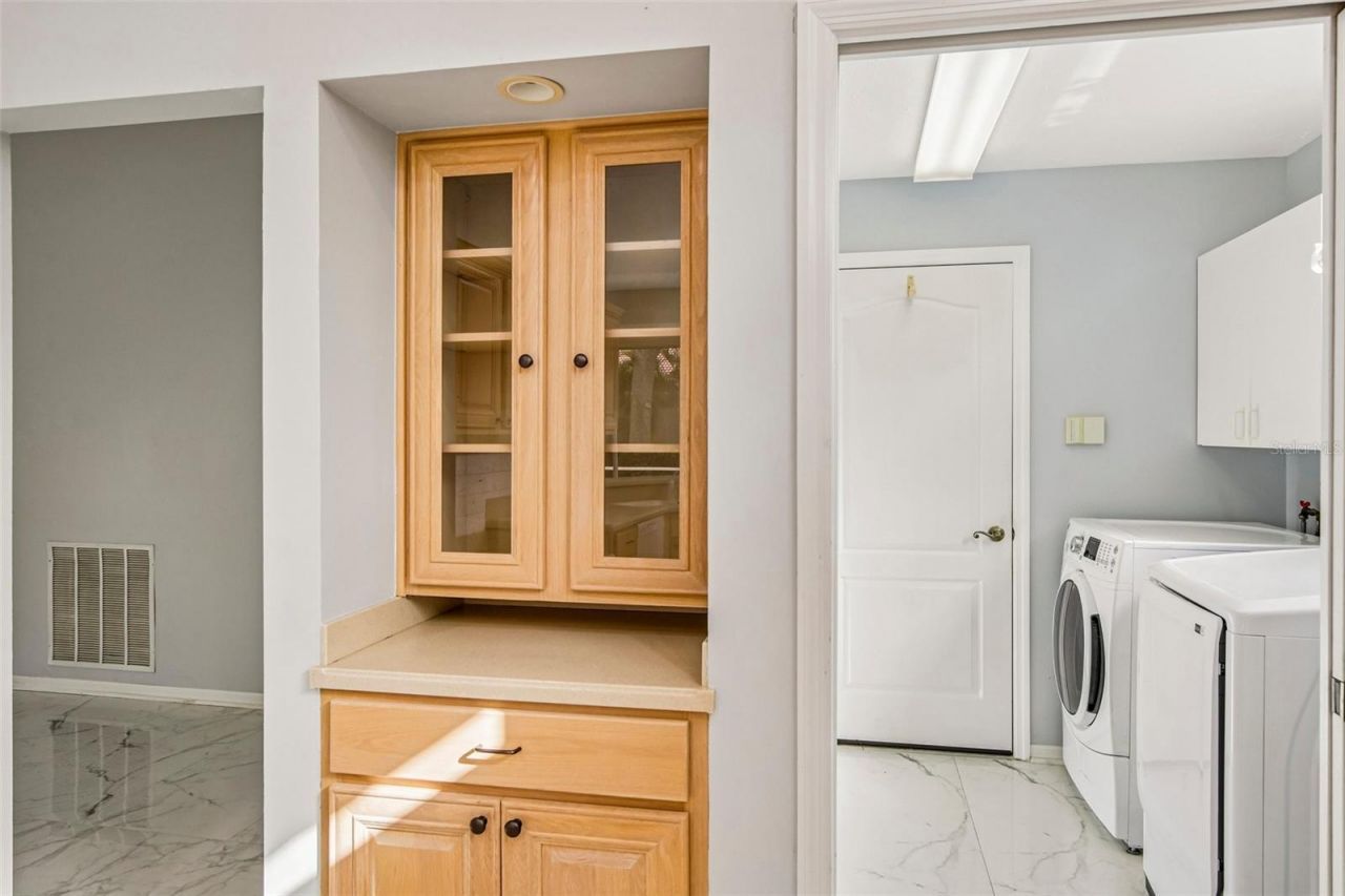 5814 Fairwoods Circle , Sarasota, FL 34243 Photo