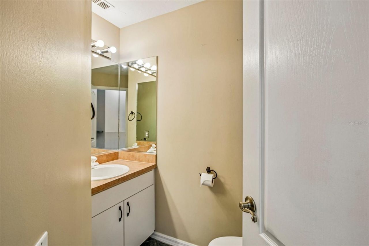 5814 Fairwoods Circle , Sarasota, FL 34243 Photo
