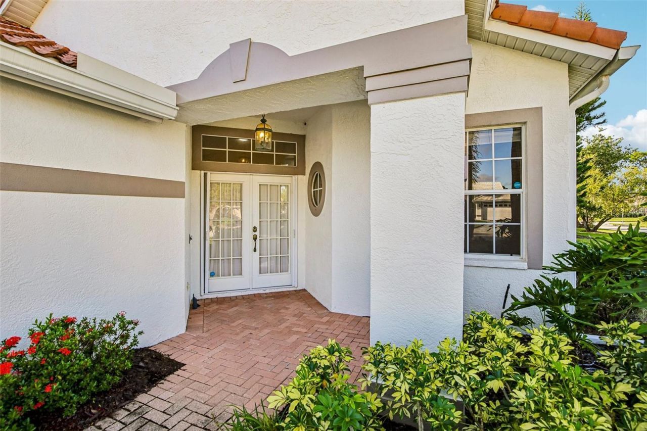 5814 Fairwoods Circle , Sarasota, FL 34243 Photo