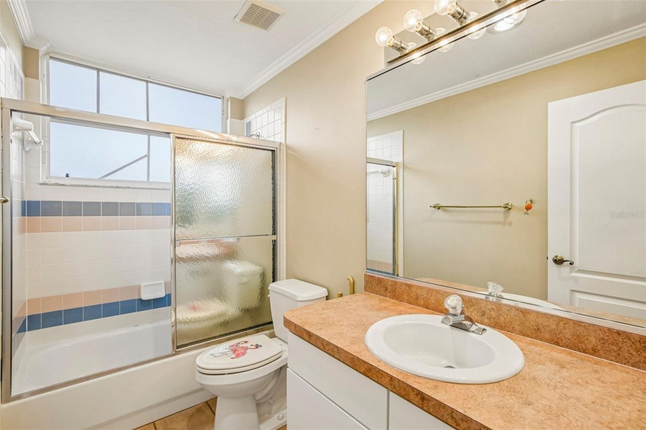 5814 Fairwoods Circle , Sarasota, FL 34243 Photo