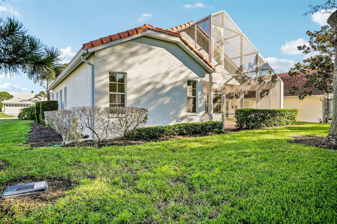 5814 Fairwoods Circle , Sarasota, FL 34243 Photo