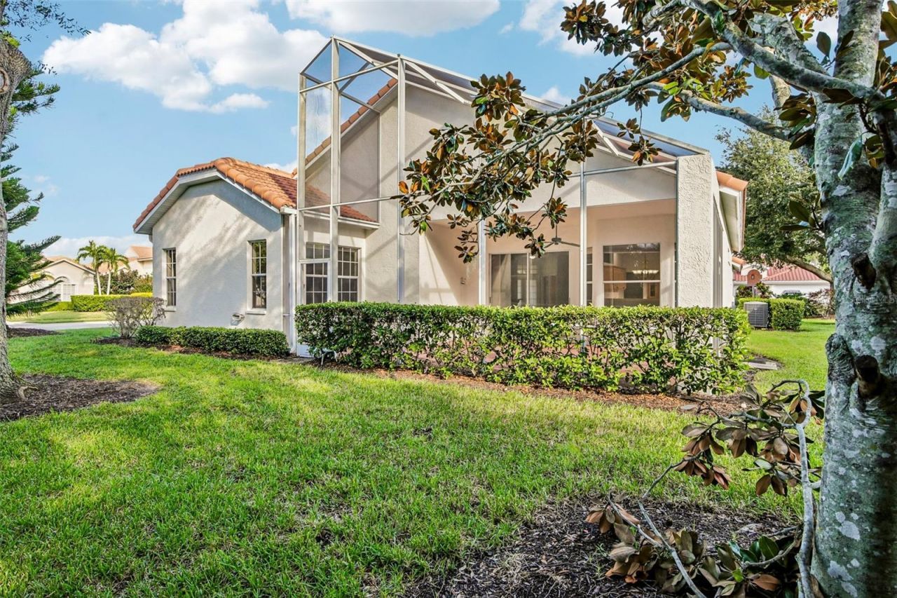 5814 Fairwoods Circle , Sarasota, FL 34243 Photo
