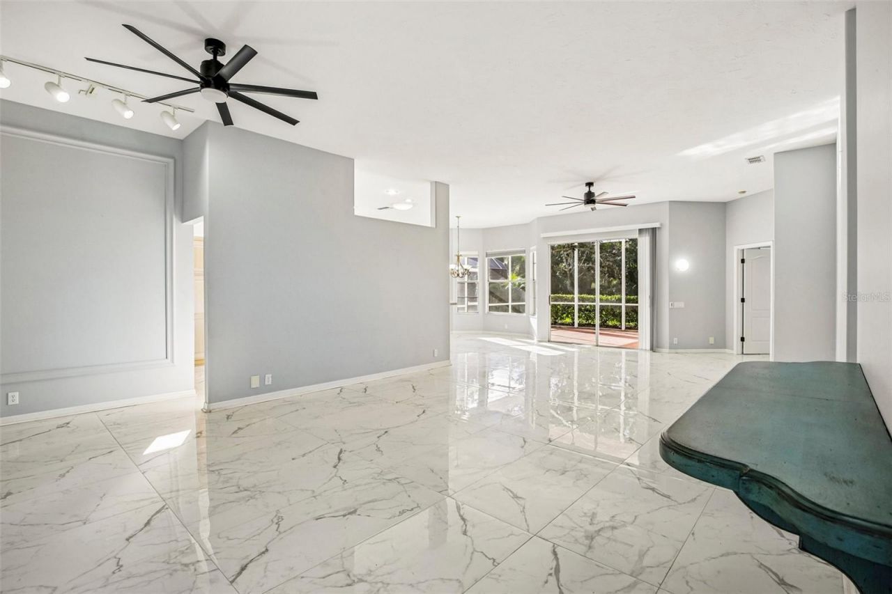 5814 Fairwoods Circle , Sarasota, FL 34243 Photo