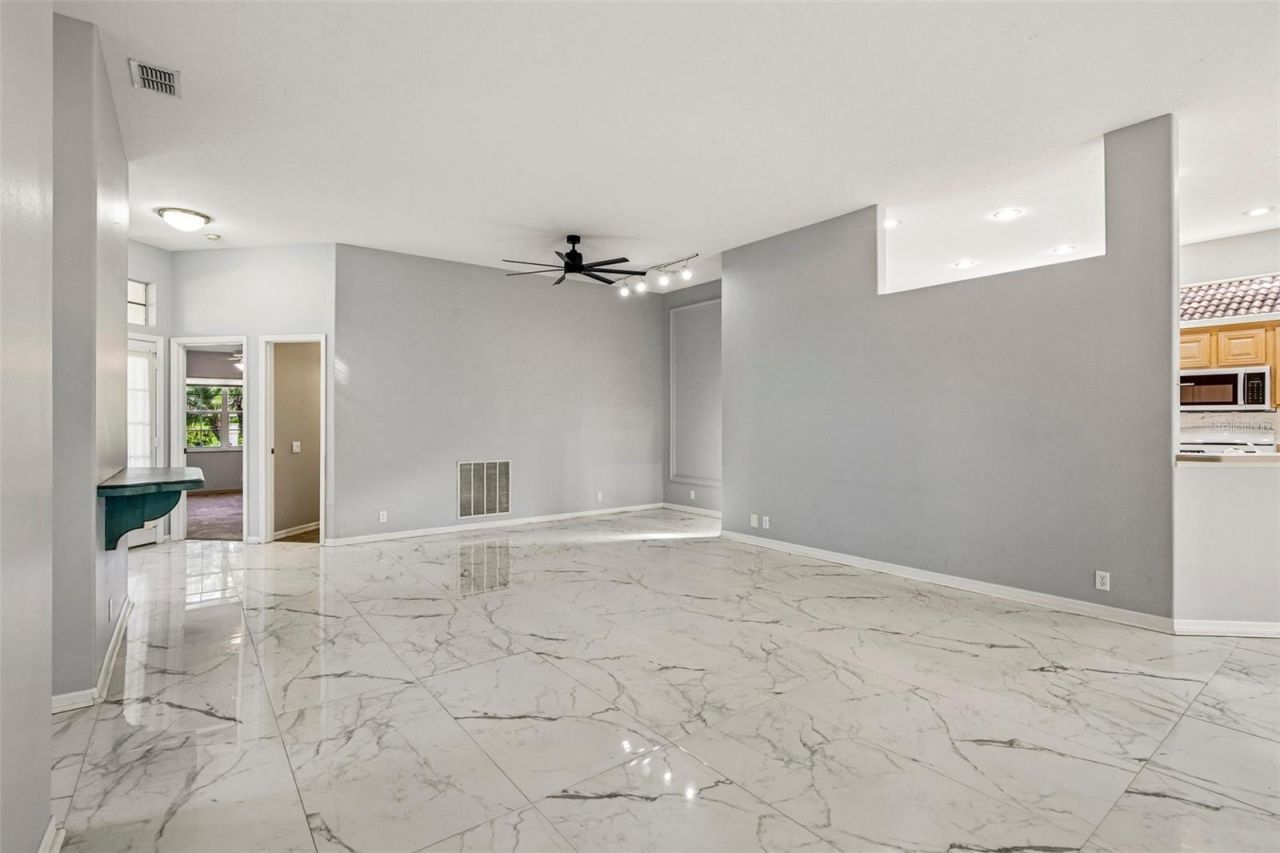 5814 Fairwoods Circle , Sarasota, FL 34243 Photo