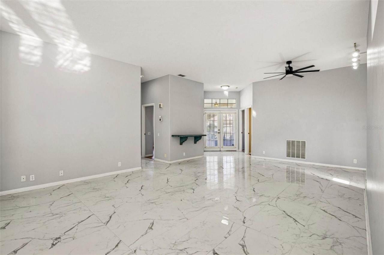 5814 Fairwoods Circle , Sarasota, FL 34243 Photo
