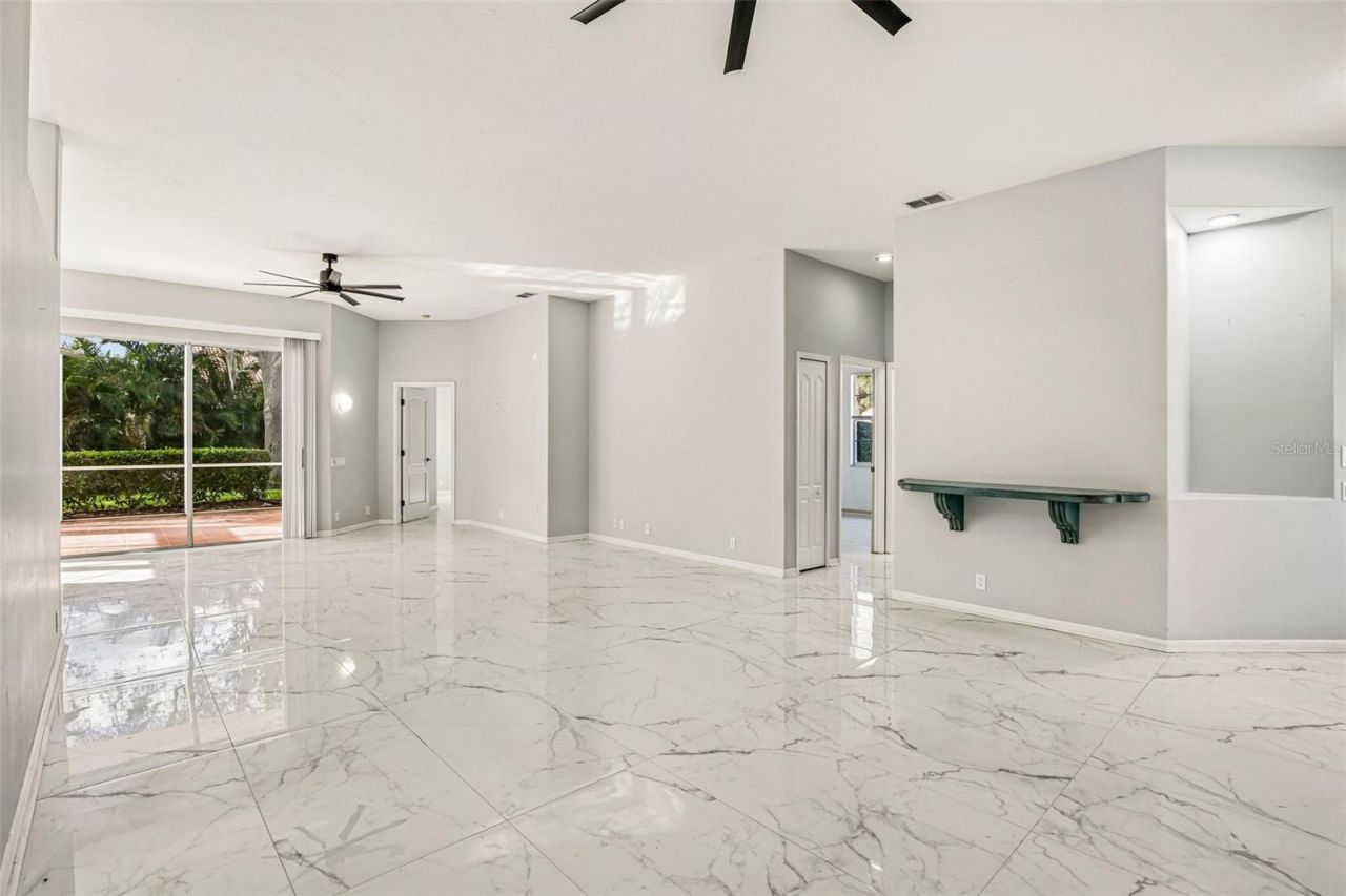 5814 Fairwoods Circle , Sarasota, FL 34243 Photo