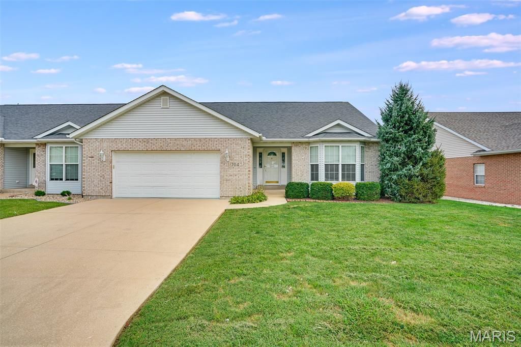 704 Ridge Road , Waterloo, IL 62298 Main Photo