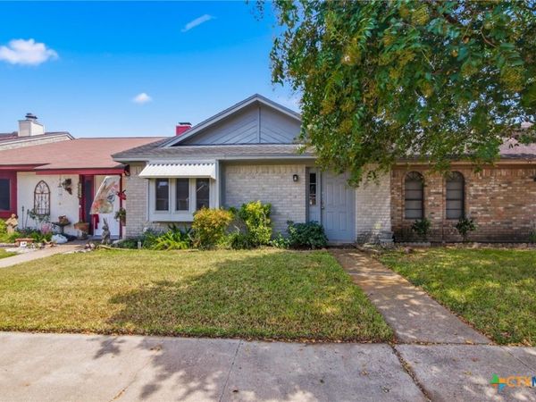 208 Versailles Street , Victoria, TX 77904