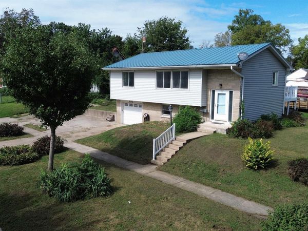 610 Walnut Street, Burlington, IA 52601
