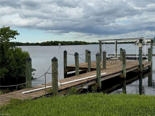 323 Shoreland DR , FORT MYERS, FL 33905