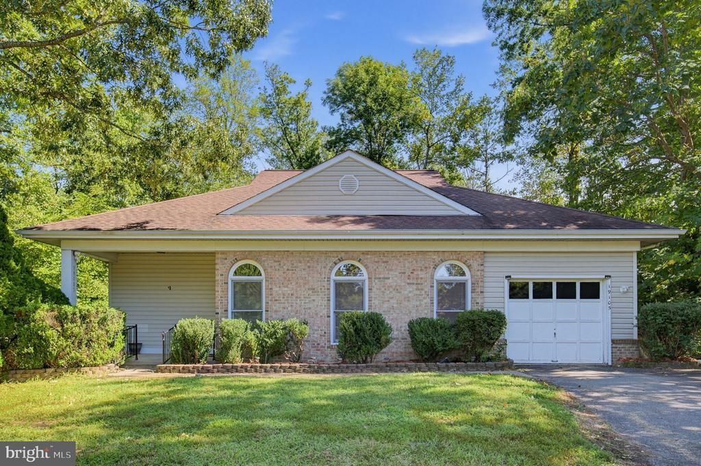 19105 Wayne Drive, Triangle, VA 22172 Main Photo