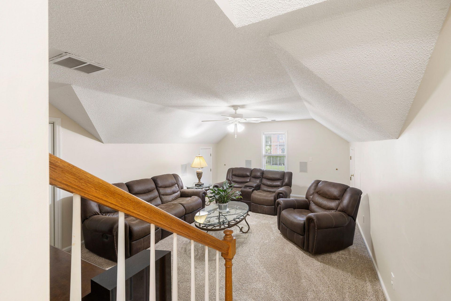 106 Jamesford Street Photo 24