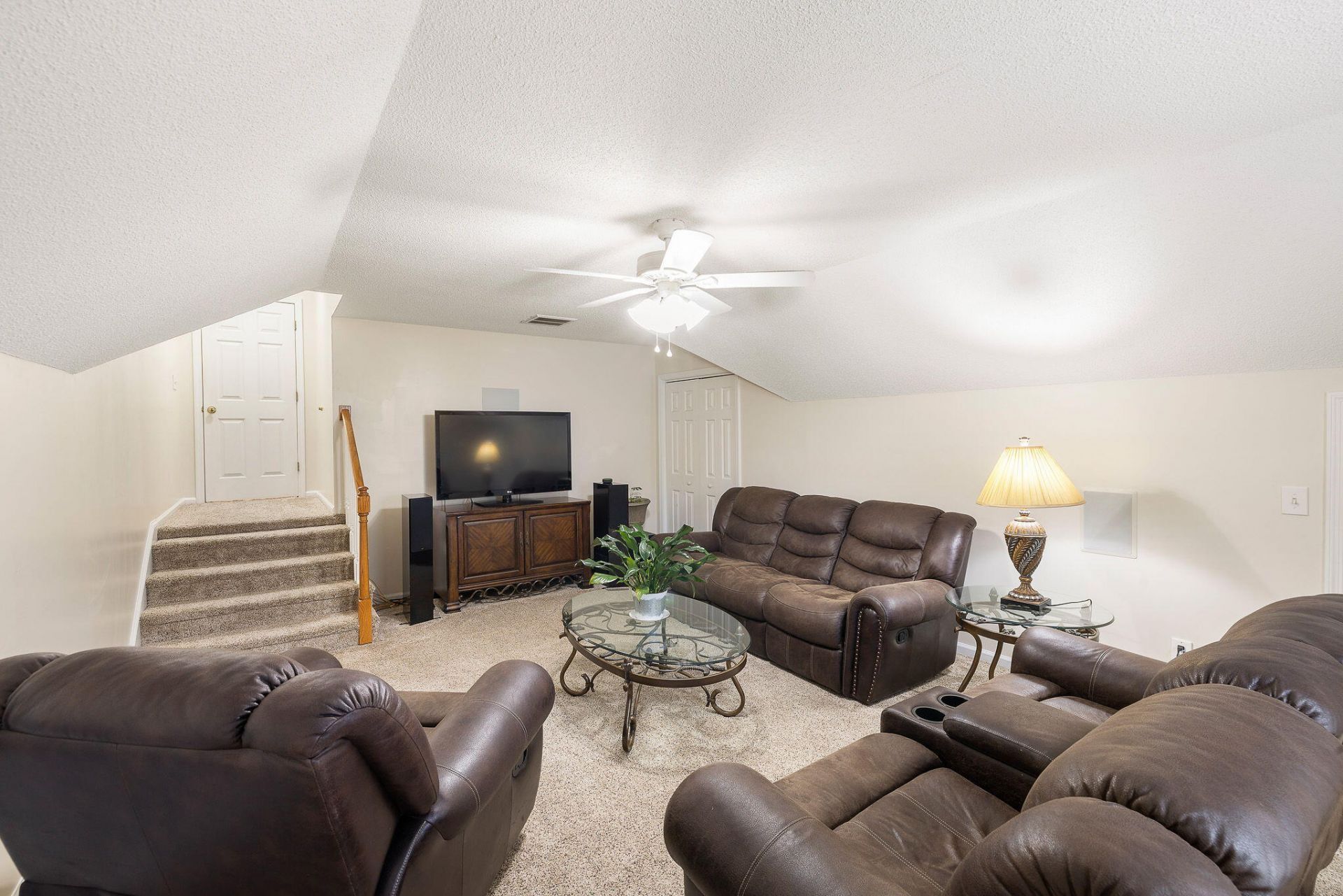 106 Jamesford Street Photo 25