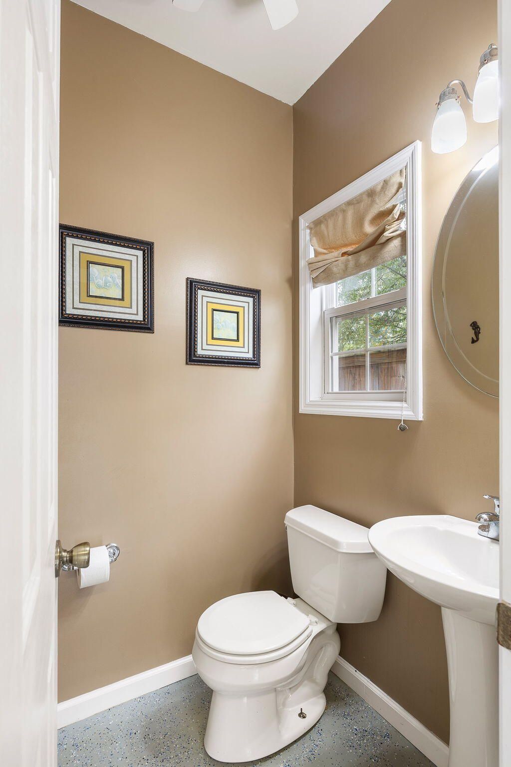 106 Jamesford Street Photo 36