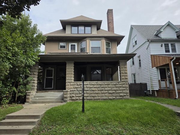 2912 N Maryland AVENUE, Milwaukee, WI 53211