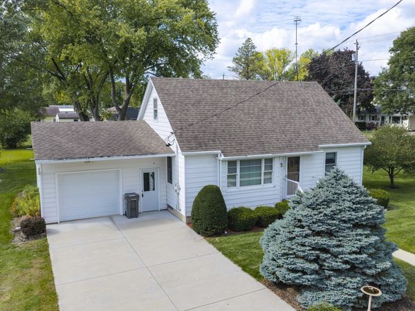 1502 River Dr, Watertown, WI 53094