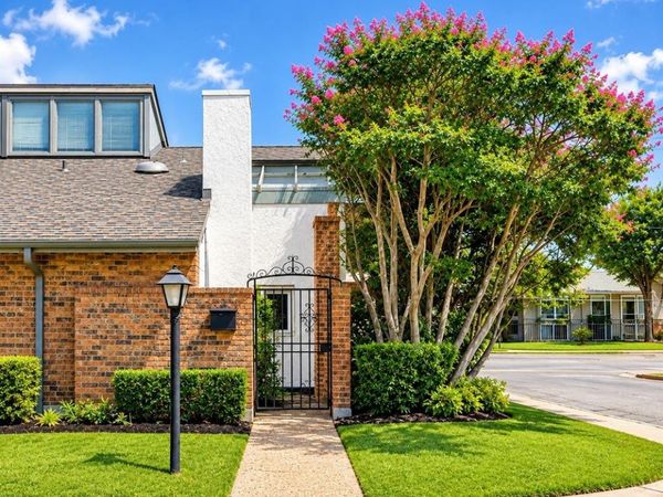 12502 Burninglog Lane , Dallas, TX 75243
